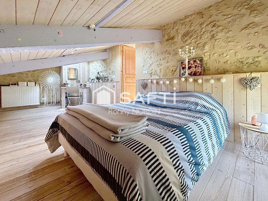 Maison 140 m² à Saint-Emilion  - photo 8