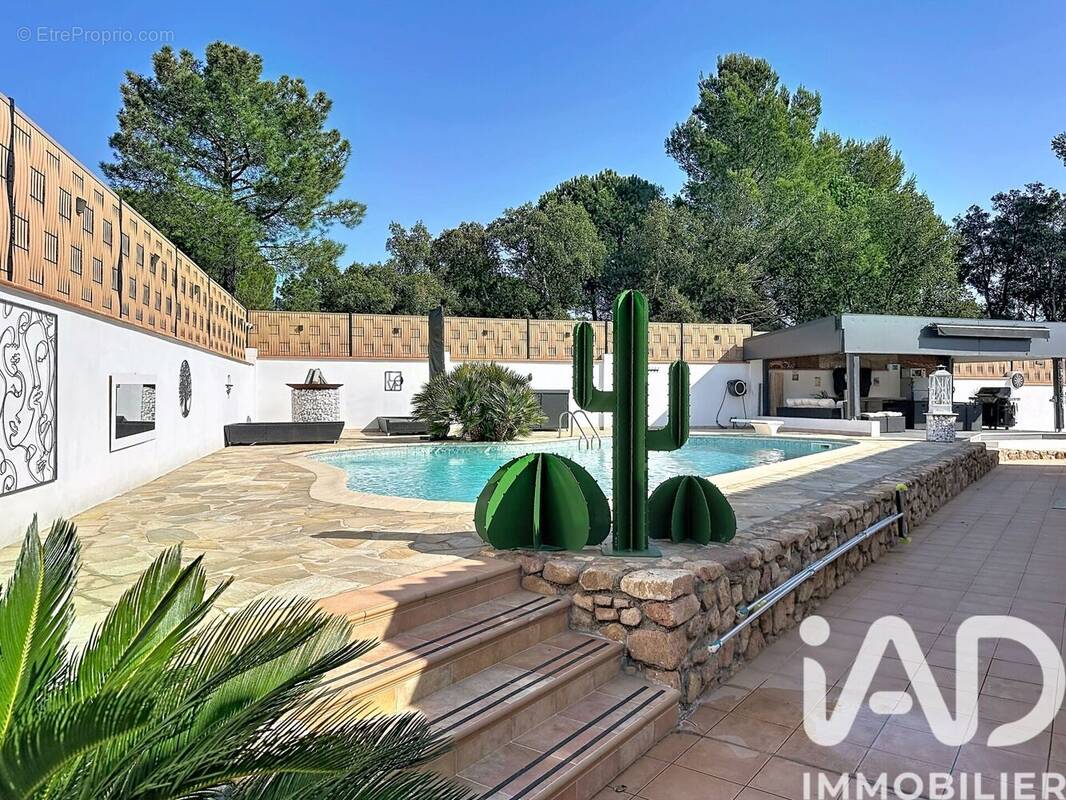 Photo 1 - Maison à ROQUEBRUNE-SUR-ARGENS