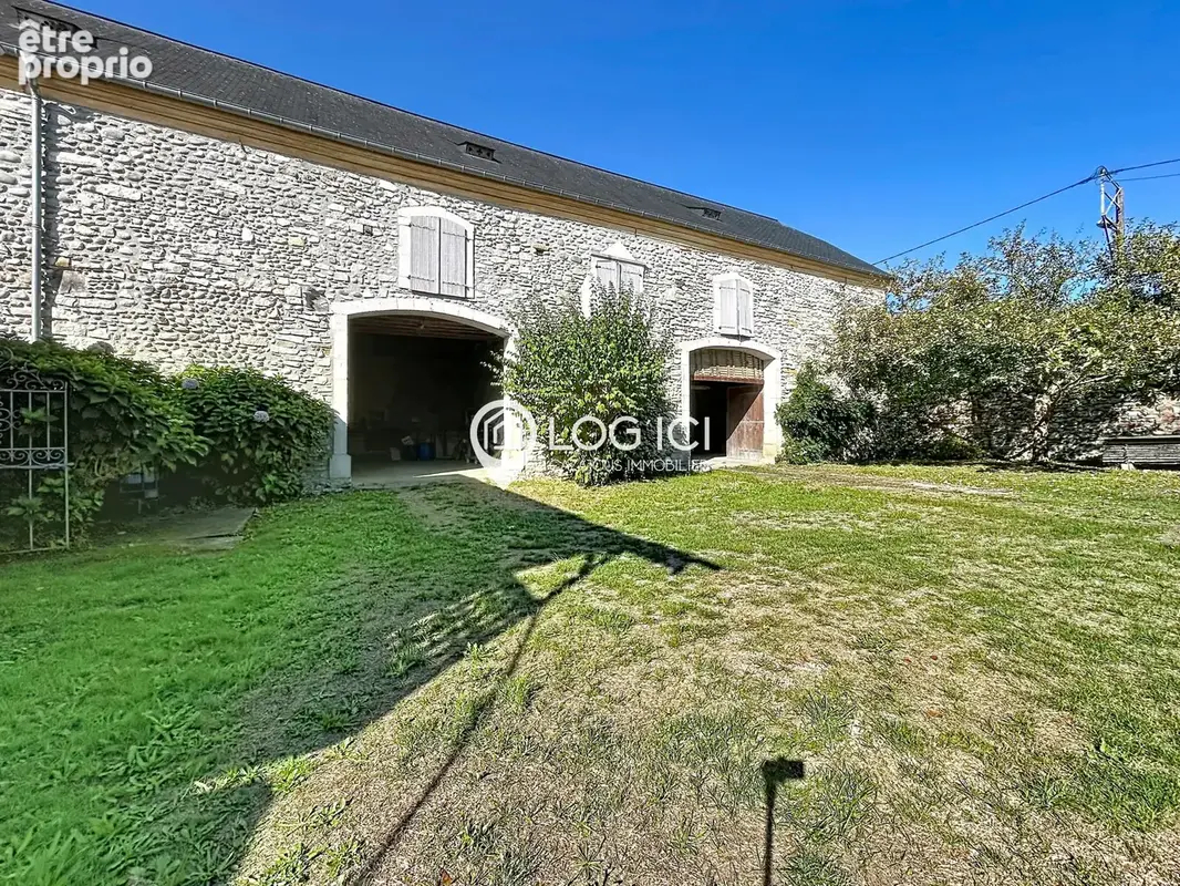 ARROS DE NAY - Véritable enclos béarnais rénové édifié sur un terrain de 3900 m2 - photo 5
