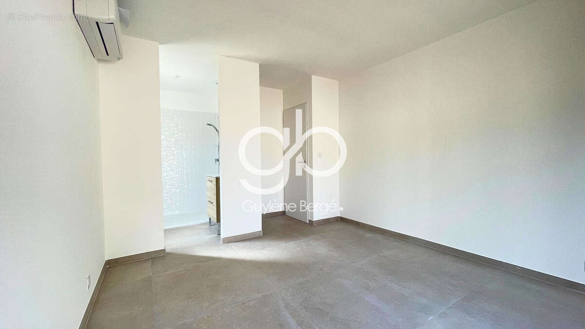 Maison à VIC-LA-GARDIOLE