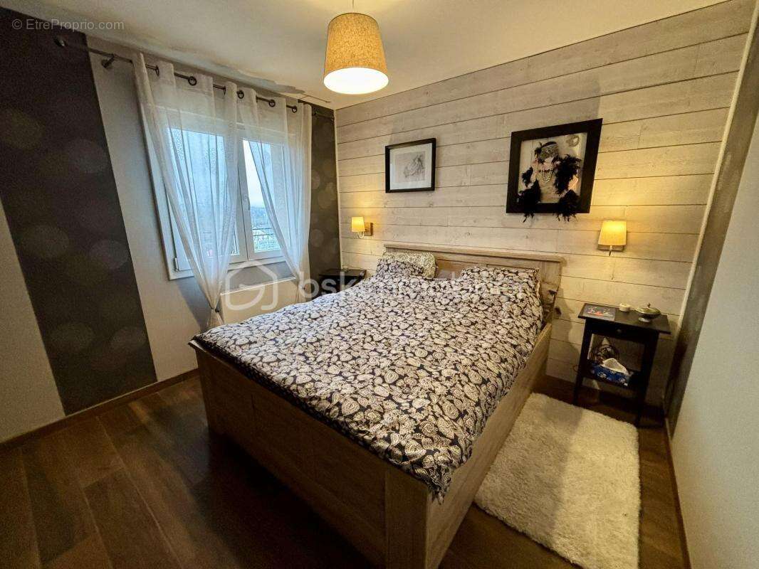 Maison à LES AYVELLES