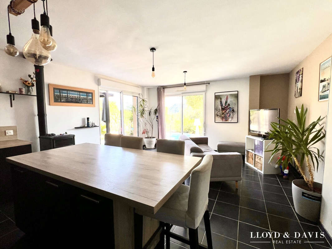 Maison 98 m² à Bagnols-En-Foret  - photo 4
