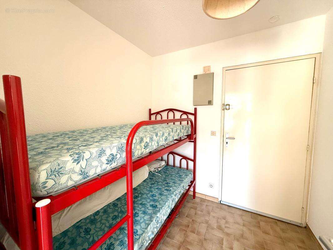 Studio cabine secteur couchant avec parking - photo 3