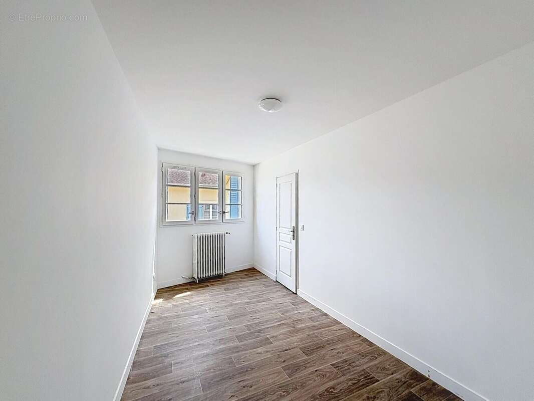 Appartement 120 m² à Fosses  - photo 6