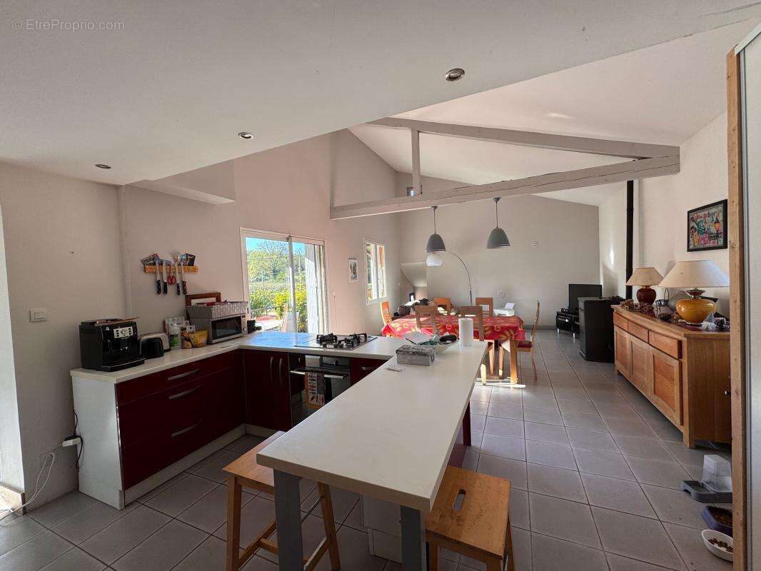 Maison à SICCIEU-SAINT-JULIEN-ET-CARISIEU