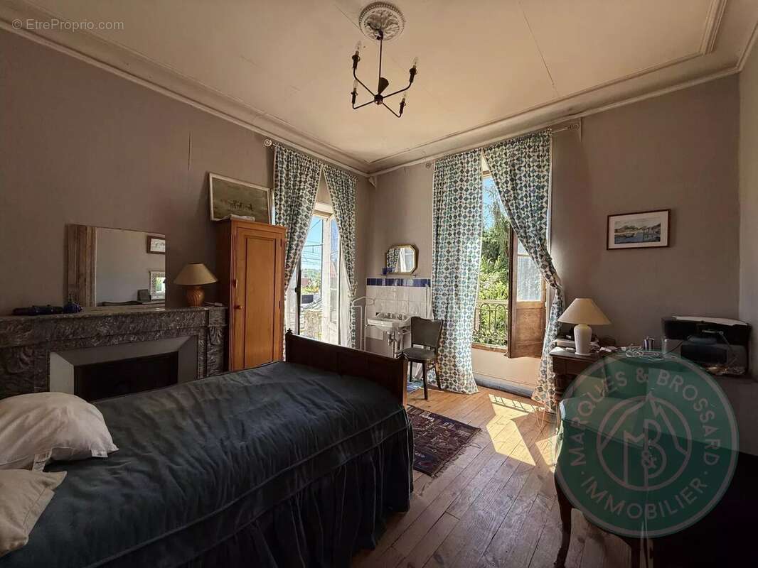 Maison de maître avec dépendance et terrain - photo 18
