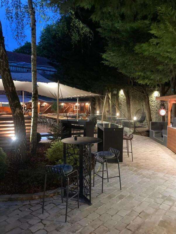 Commerce à CHALIFERT