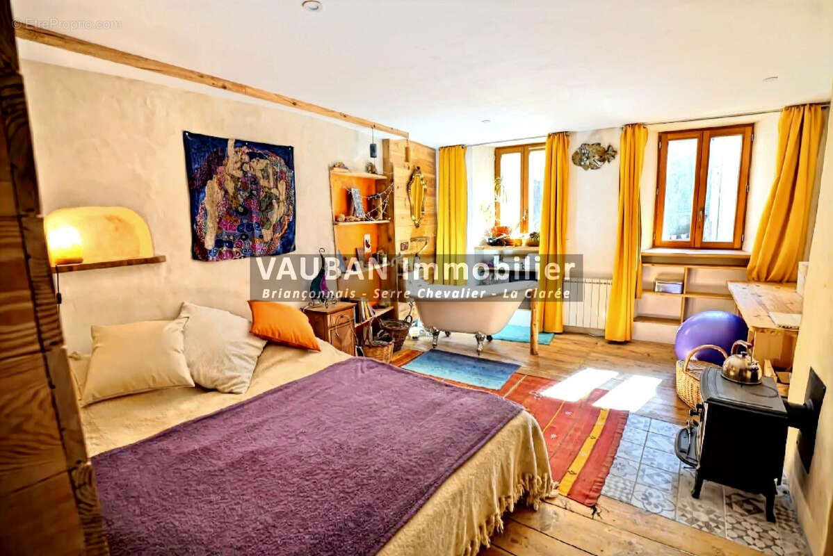 Deux appartements T4 + T2 & Greniers aménageables + Cave - photo 6