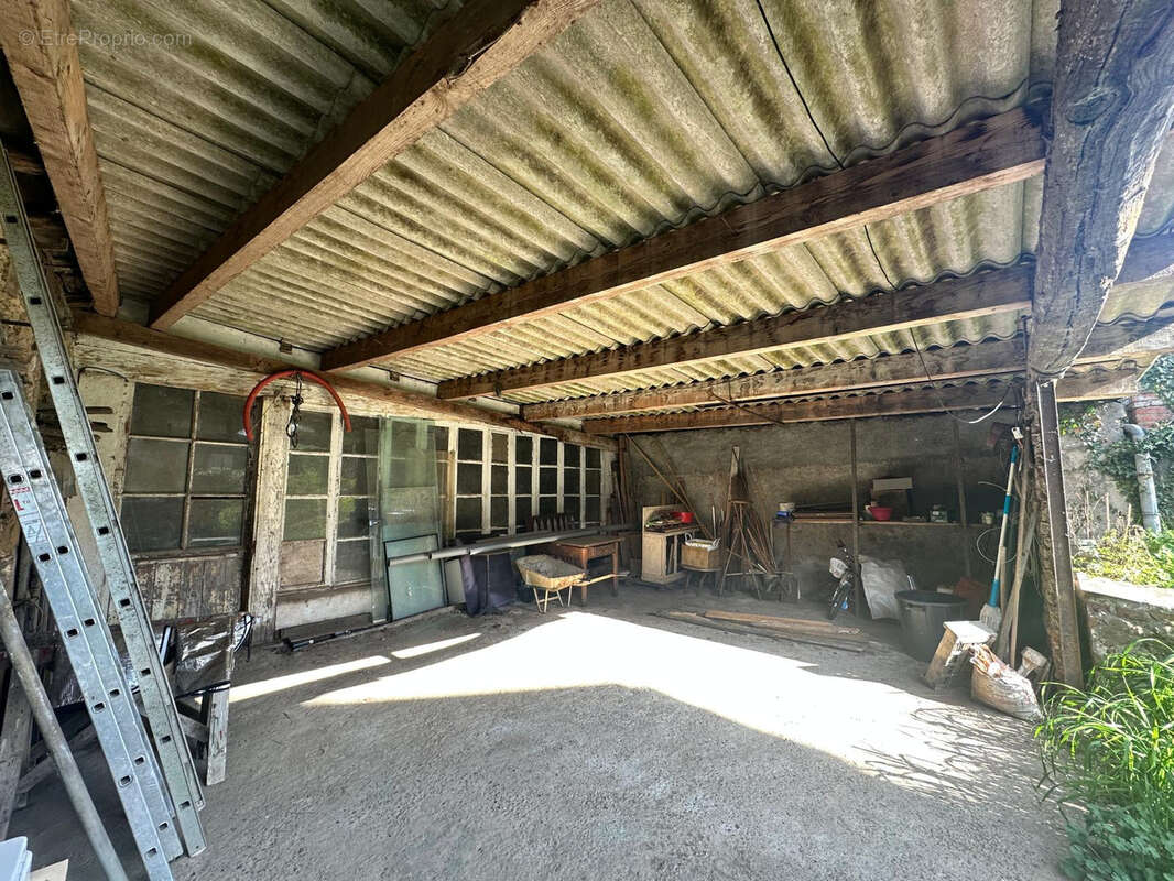 Maison à LIVINHAC-LE-HAUT