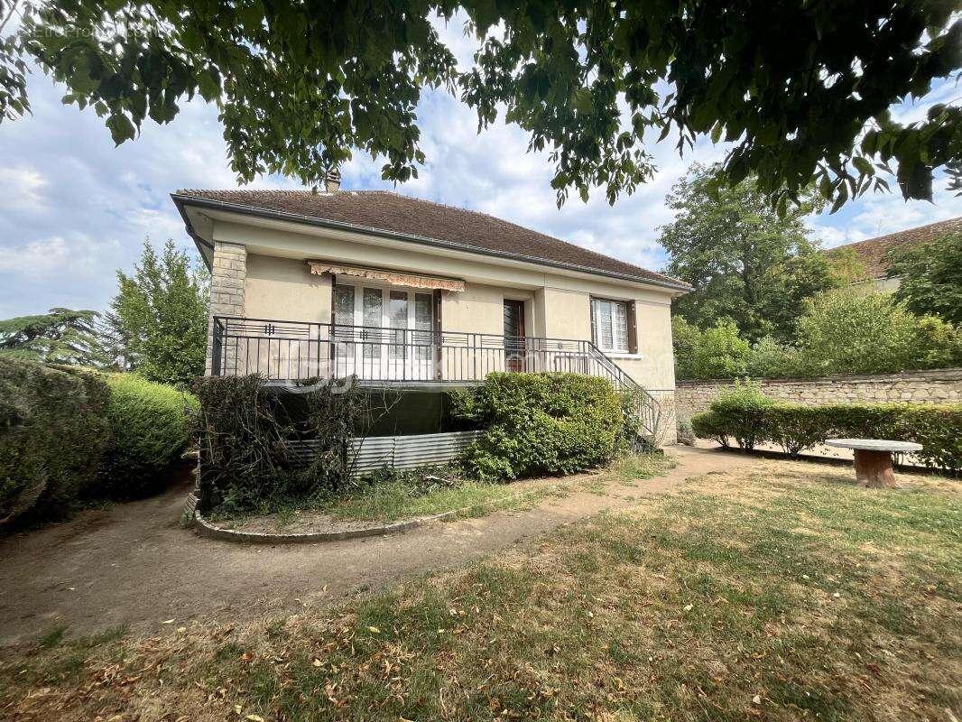 Rare sur le marché : Pavillon de plain-pied sur sous-sol complet avec balcon et vue imprenable sur la Loire - photo 2