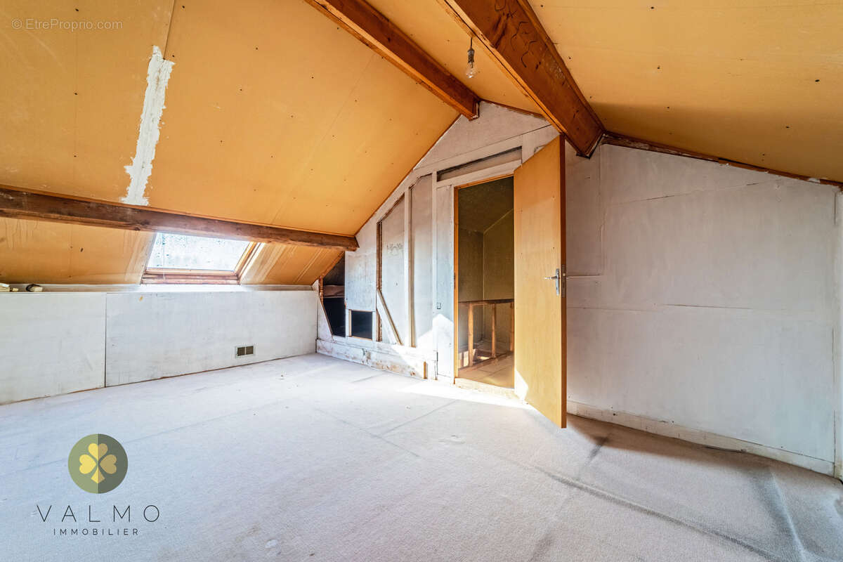 Maison à LA QUEUE-LES-YVELINES
