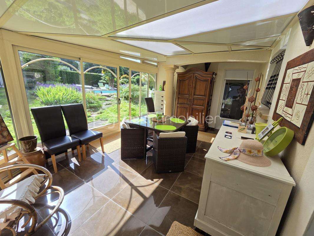 Magnifique Propriété de charme de 204m² à Chaulgnes avec Piscine et dépendances - photo 9