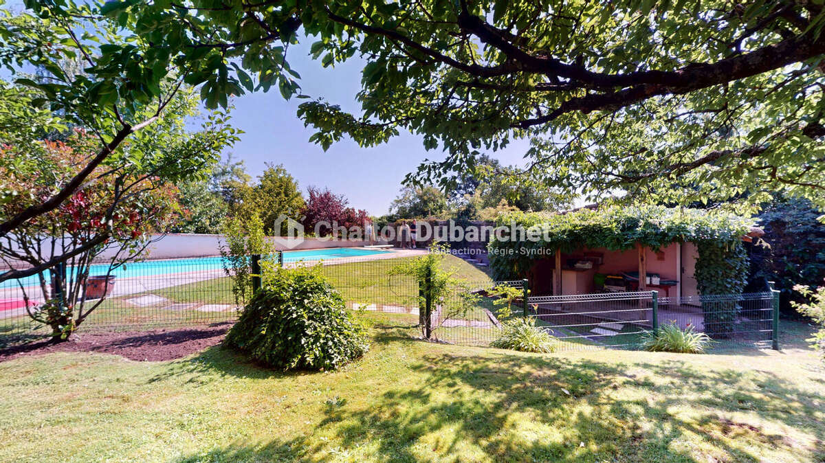 RIORGES (42) - Superbe Maison de Maître avec Parc Arboré, Piscine et Dépendances - photo 3