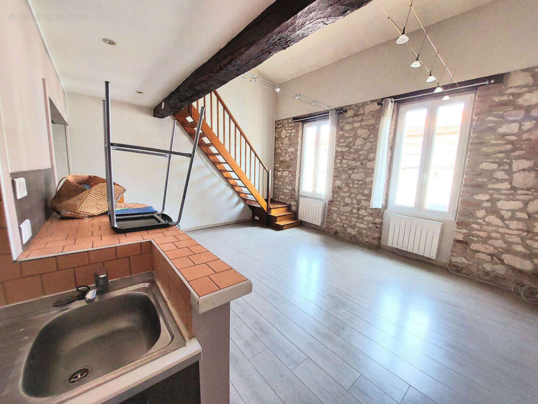 Maison individuelle divisée en 2 appartements rapport locatif secteur Pelloutier - photo 10