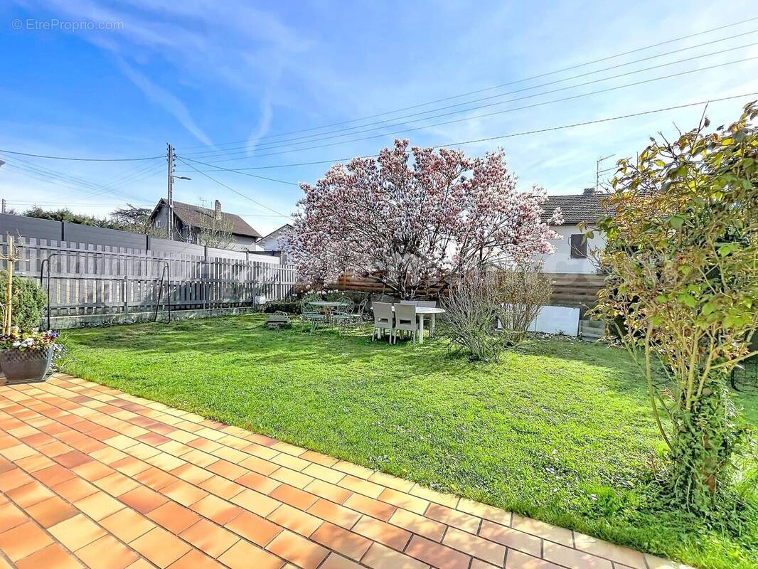 Maison_individuelle_terrain_cuisine_séparée_Vétraz_Monthoux_proche_commerces_bus_tram_ceva_gare_frontieres_suisse_genève_exterieur_ - Appartement à VETRAZ-MONTHOUX