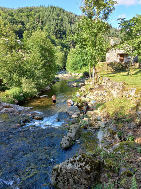 Marcols-les-eaux , maison en pierres : Un bien d’exception où charme, élégance et confort se rencontrent – coup de cœur immédiat - photo 53