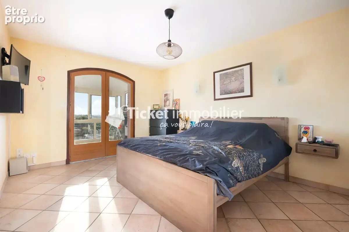 Villa t6 215m2 terrain 5558m2 constructible, piscine au sel liner neuf, aquathermie 2 puits, 4kw panneaux, double veranda 72m2,  - photo 14