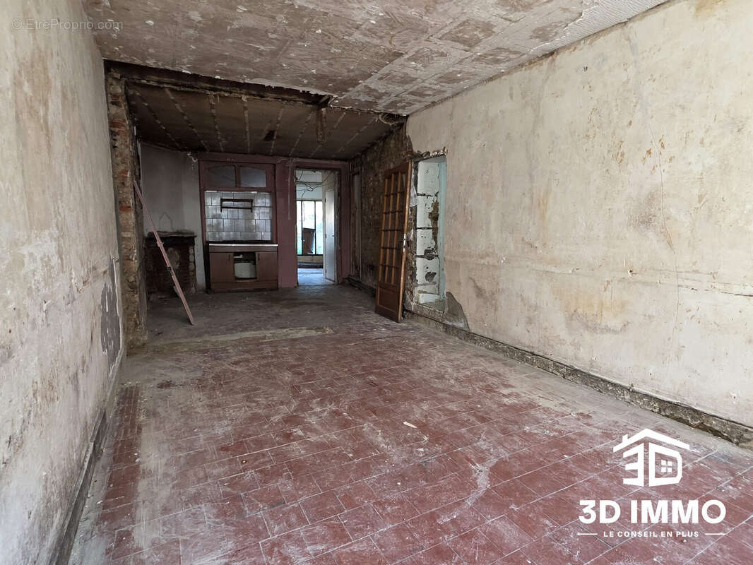 Maison à AVESNES-SUR-HELPE