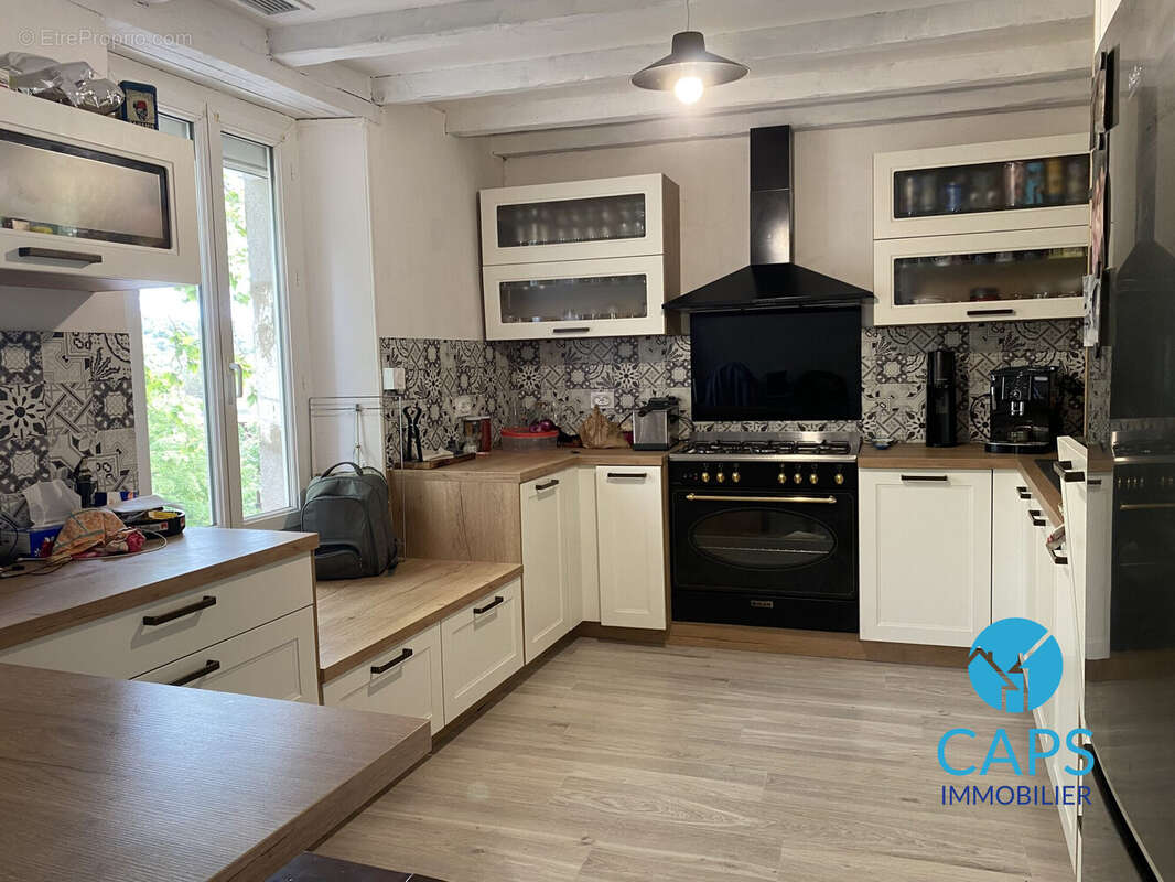 Appartement à REYNES