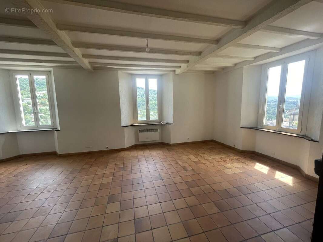 Appartement à CONTES