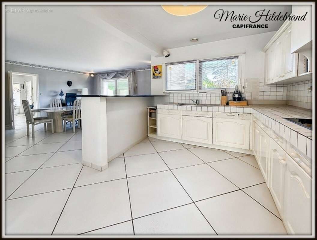Maison d'architecte de caractère – 285 m² habitables – Vue dominante – Piscine – Grand garage - photo 7