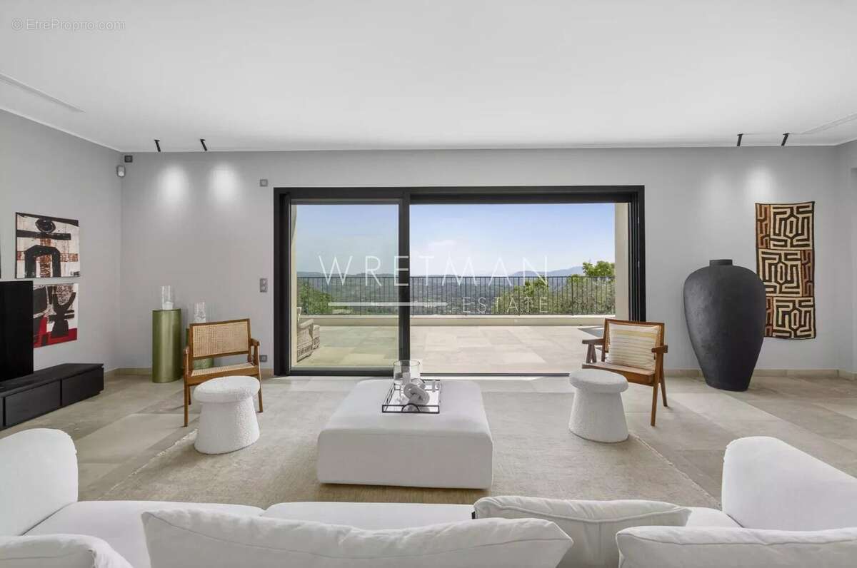 Maison à CHATEAUNEUF-GRASSE