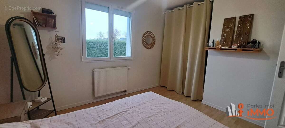 Maison à SAINT-BONNET-LES-OULES