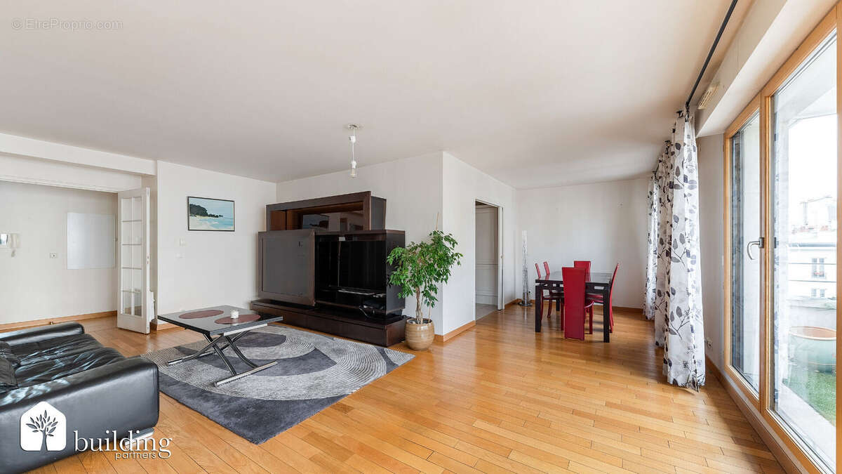 À vendre - Levallois-Perret Centre Mairie - Appartement 5 pièces avec balcon de 127 m² - photo 4