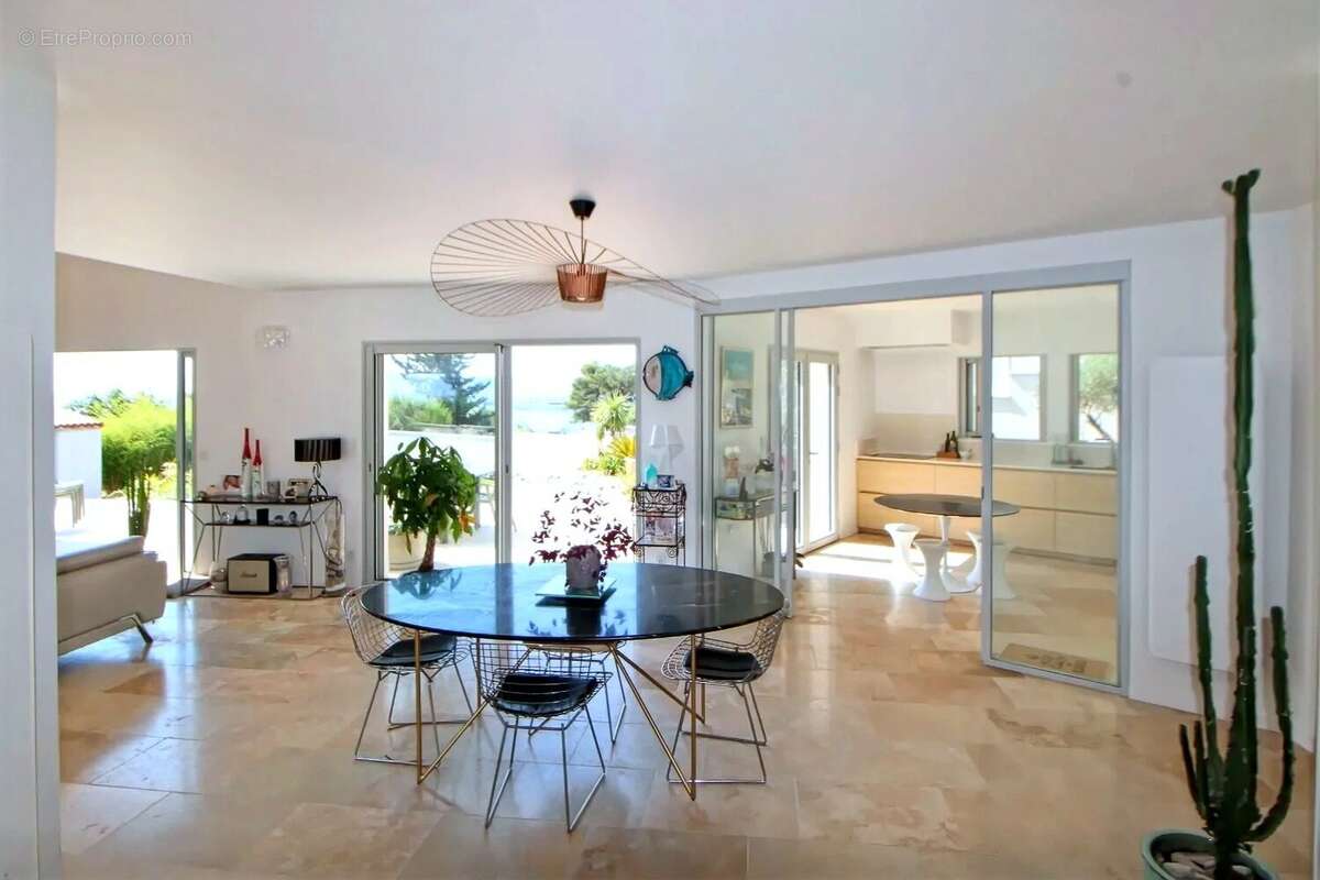 Villa moderne avec vue sur le bassin de thau - photo 4