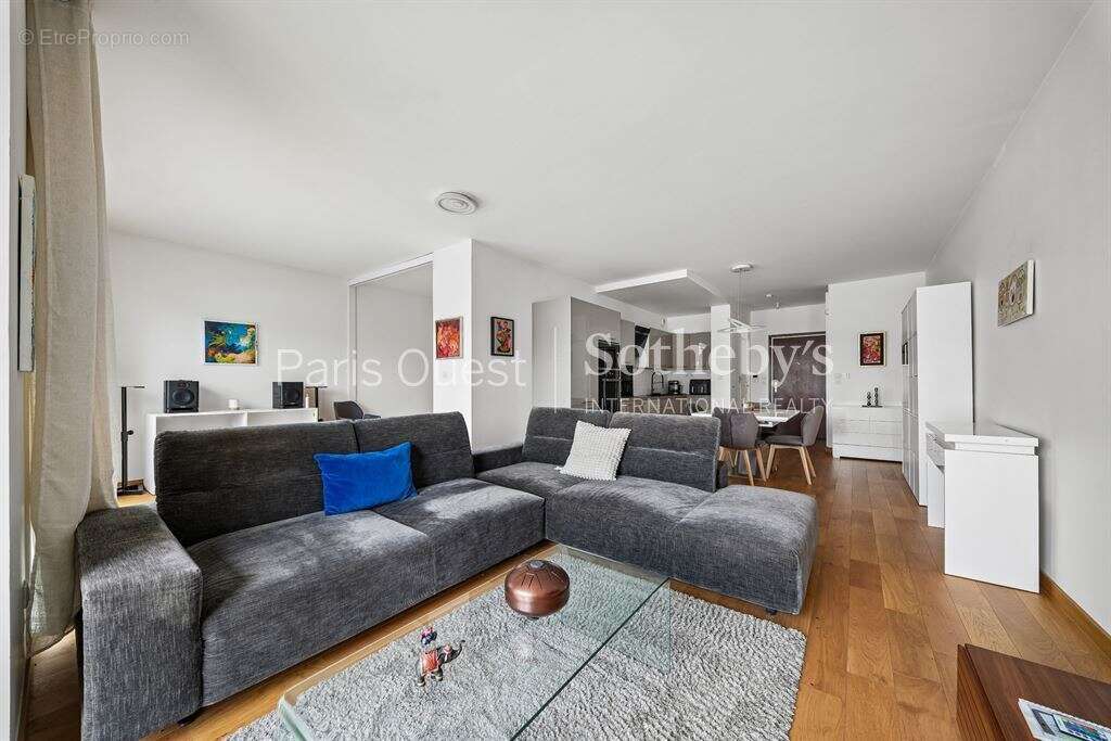 Appartement à NEUILLY-SUR-SEINE