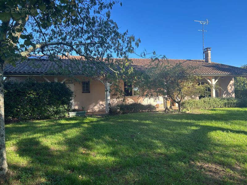 Maison à MOULIETS-ET-VILLEMARTIN