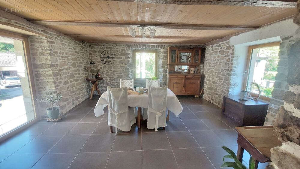 Maison à PONT-DE-ROIDE