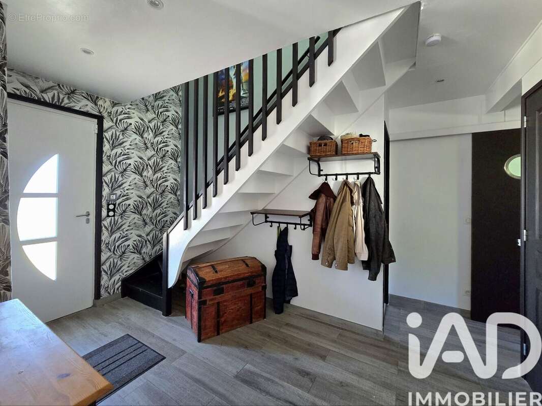 Photo 2 - Maison à CHAUCONIN-NEUFMONTIERS