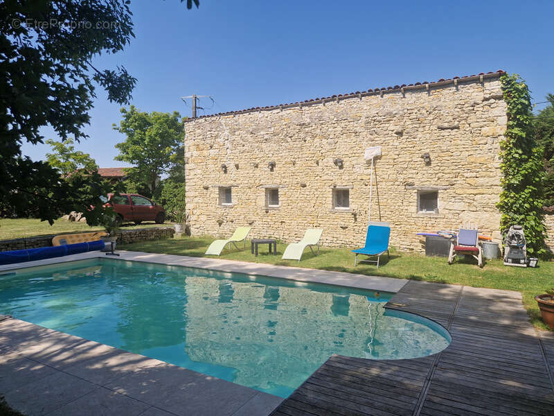 Maison à vendre 6 pièces TONNAY BOUTONNE (17) - photo 10