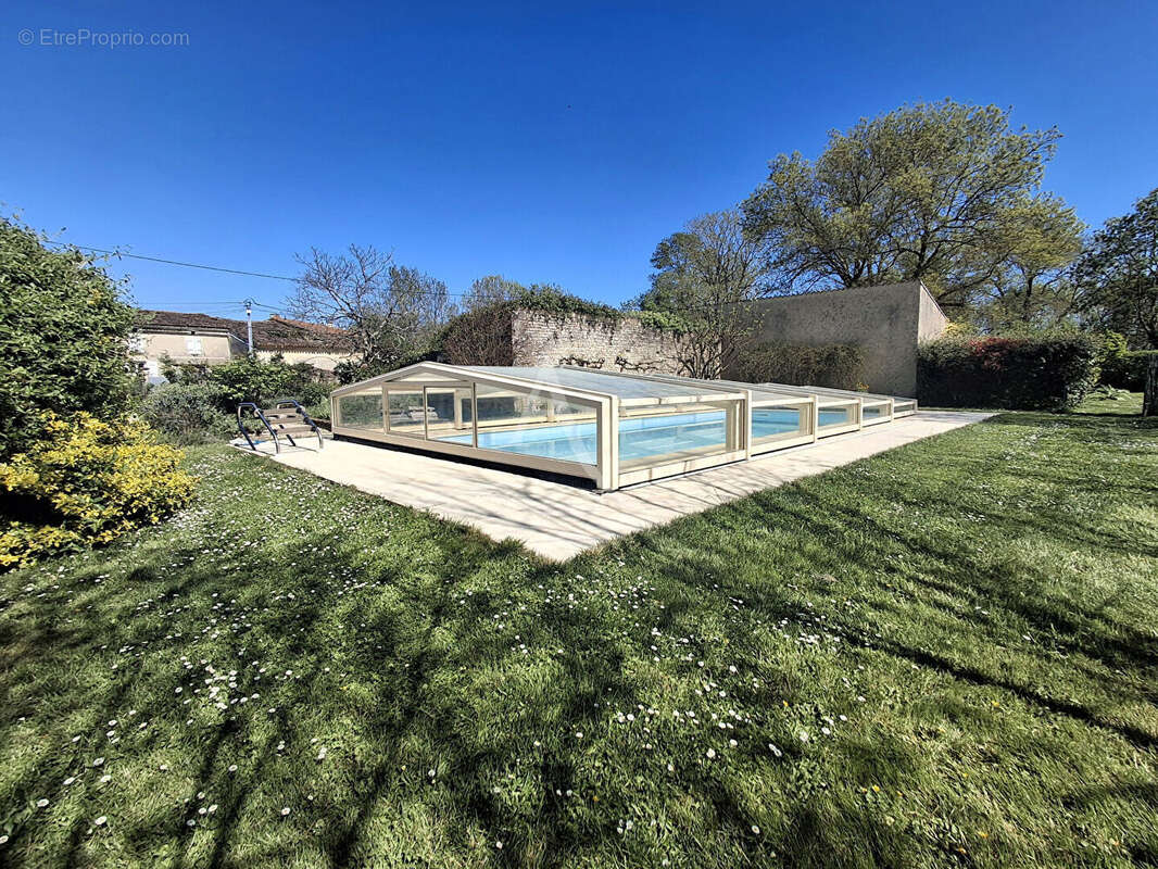 Maison à SAINT-HILAIRE-DE-VILLEFRANCHE