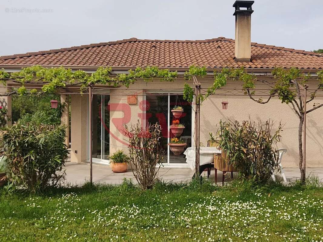 Maison à ROUSSILLON