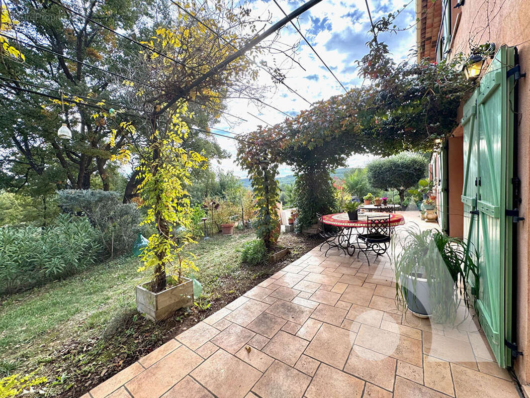 Maison à VILLECROZE