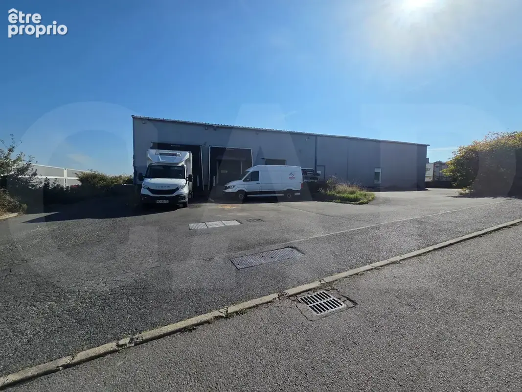 450 m² à Yffiniac · 450 m² · 353 100 €