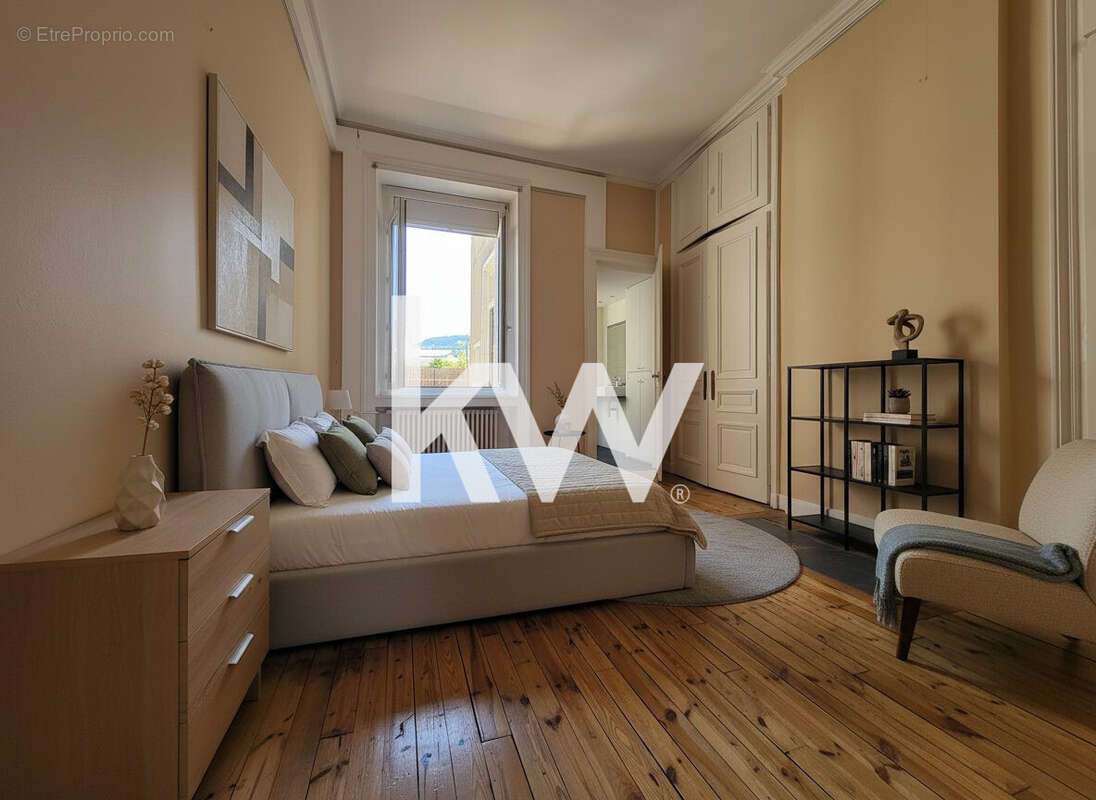 Appartement 219 m² à Saint-Etienne  - photo 3