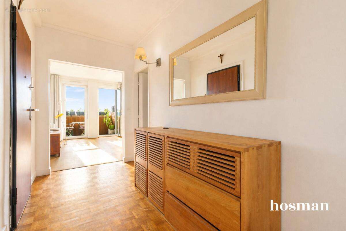 Appartement à COURBEVOIE