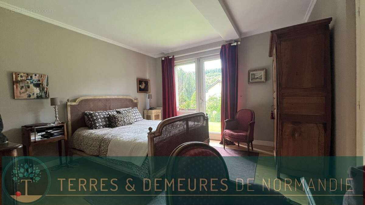 A vendre Authentique demeure normande 260m² issue de deux longères, 5 chambres, dépendances et jardin paysager 3400m², environne - photo 8