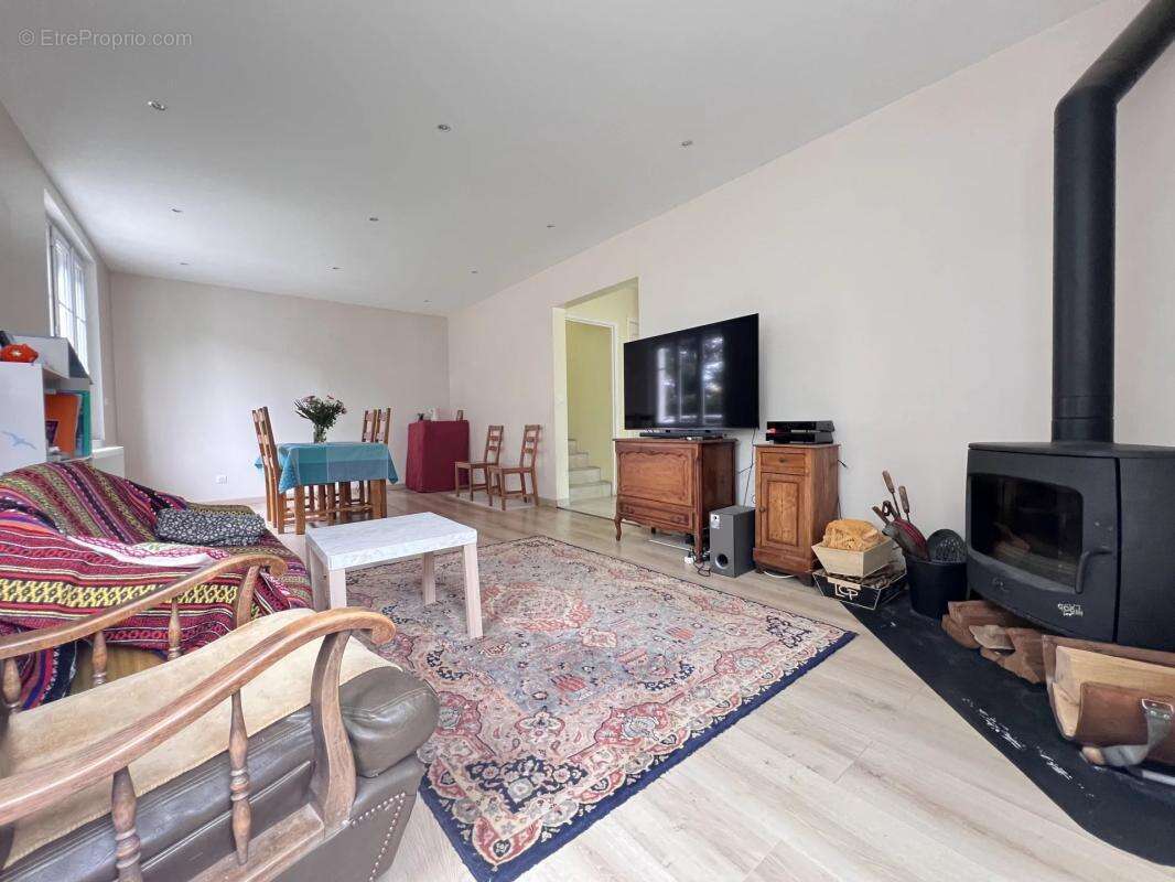 Appartement à LES CLAYES-SOUS-BOIS