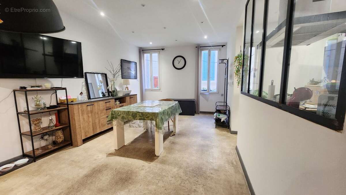 LA CIOTAT Entirèrement rénové - calme - appartement T3 - - Appartement à LA CIOTAT