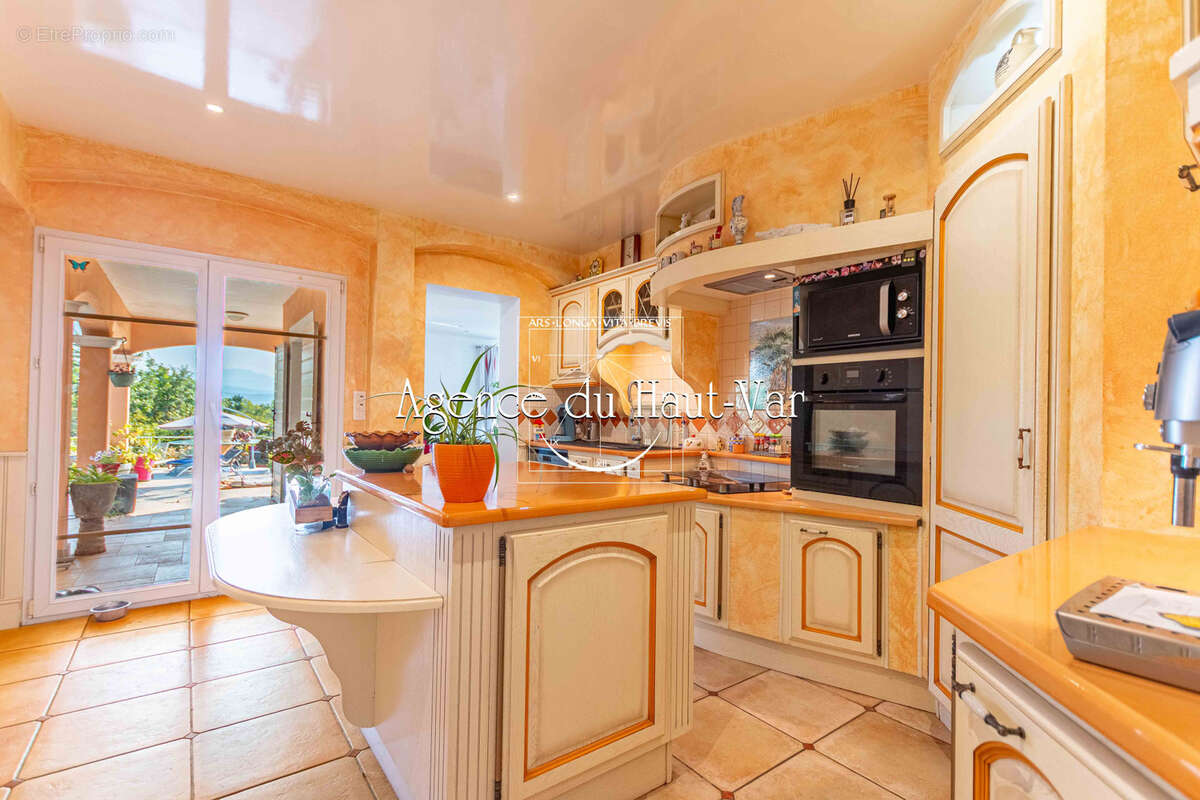 Villa 230m2 avec piscine, et jolie vue - photo 14