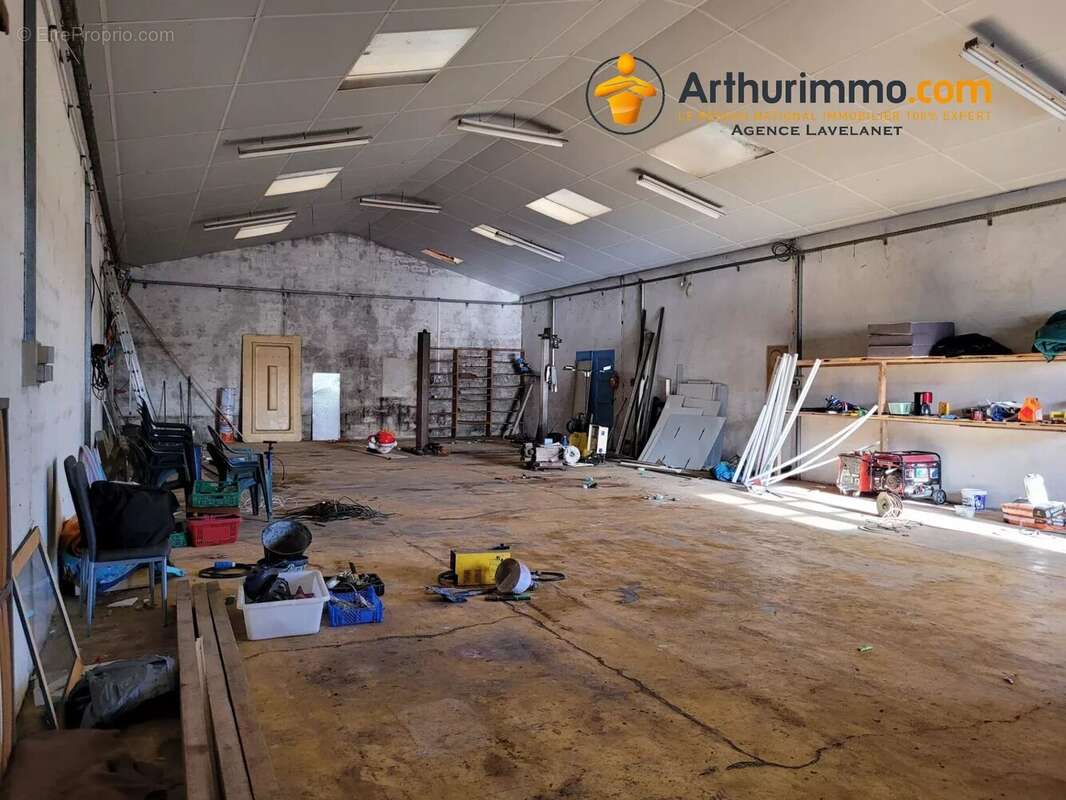 Commerce à LAROQUE-D'OLMES