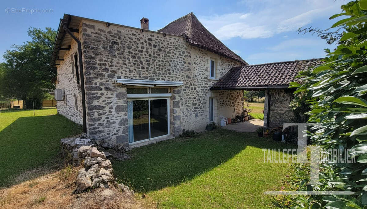Maison 260 m² à Saint-Saud-Lacoussiere  - photo 7