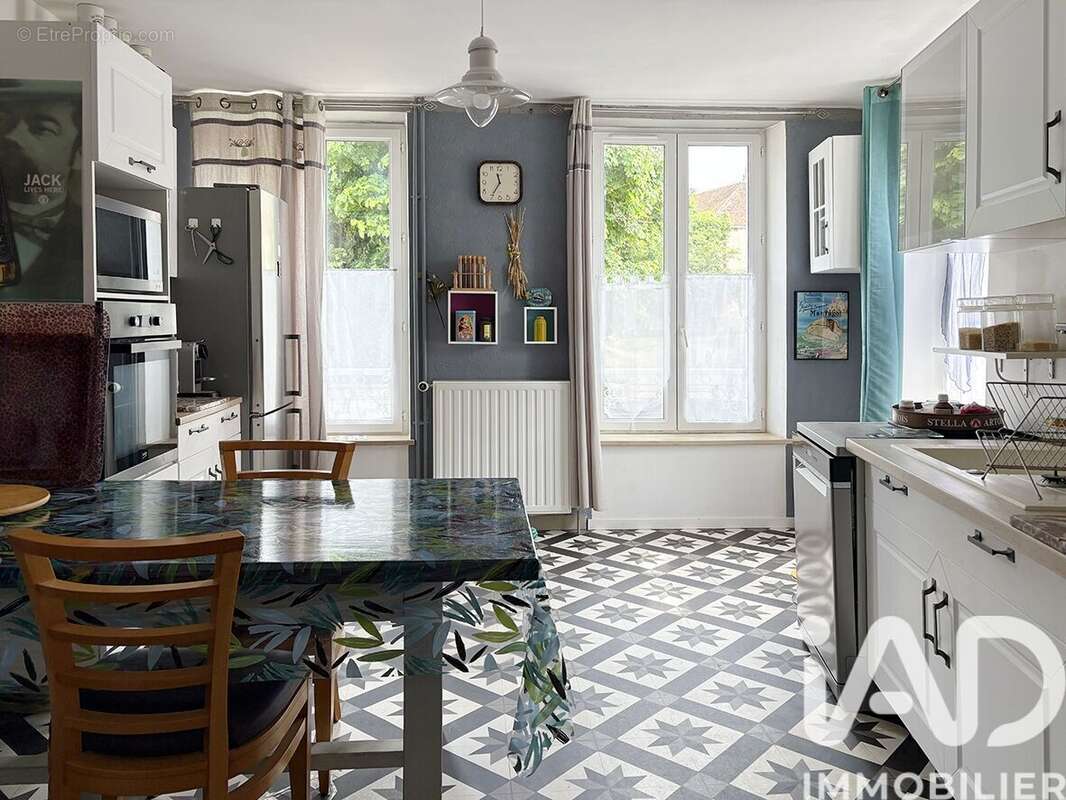 Maison 220 m² à Thury  - photo 2