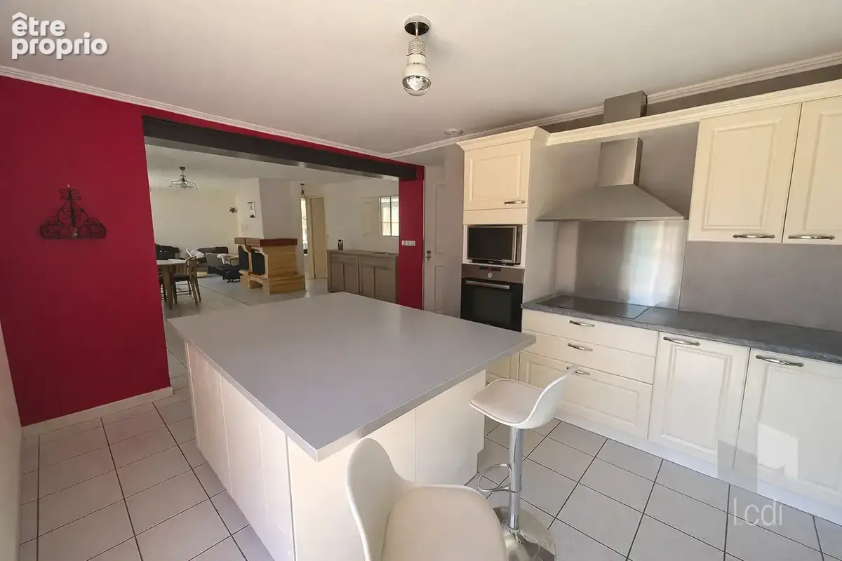 LE TEIL, maison de 160 m2 avec piscine - photo 8