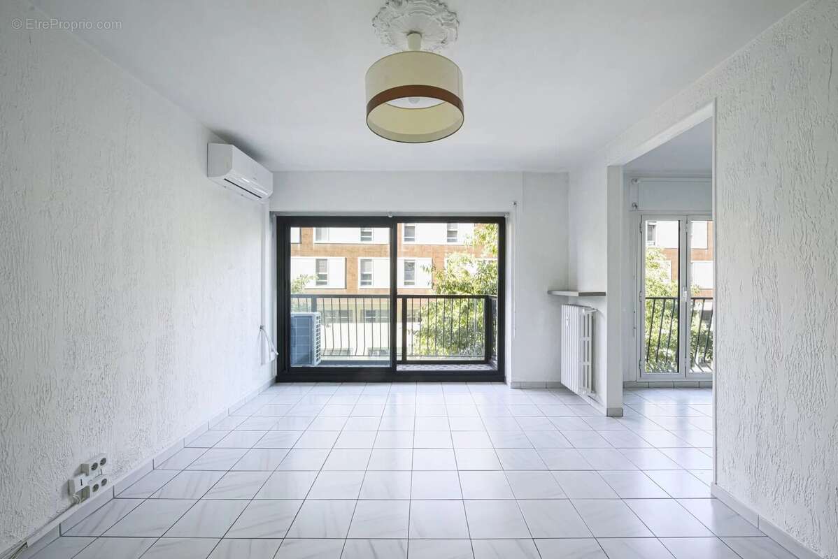 Appartement à MARSEILLE-3E