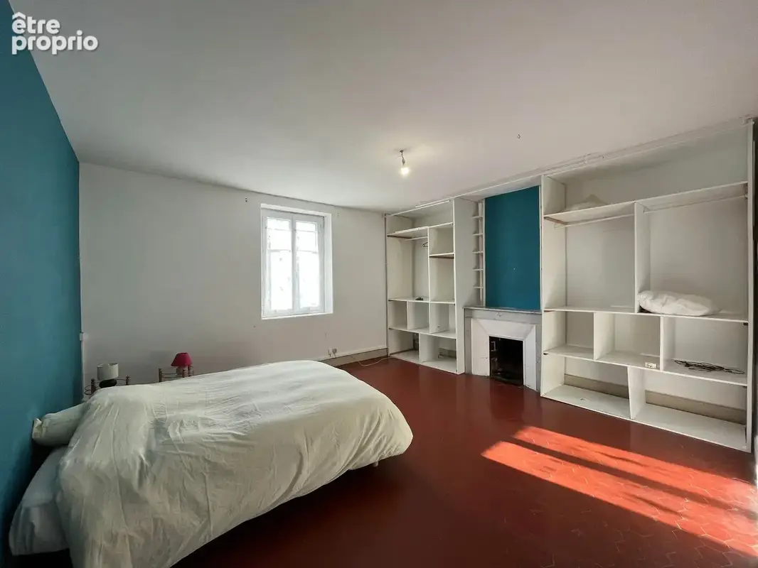Salin de Giraud (13) : Ensemble Immobilier = Un Local commercial de 125 m2 + un Appartement T4 Traversant de 1 - photo 6